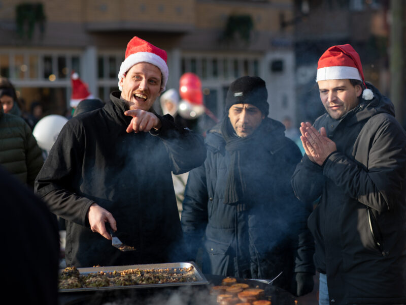 Oostpoort doet wat terug: feestelijke dag met Kerstpakketten, lokaal koor, hapjes en drankjes